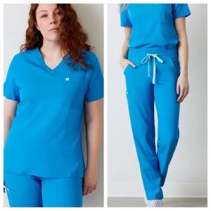 SET! EUC Garde-Malade "Azure Blue" scrubs - S